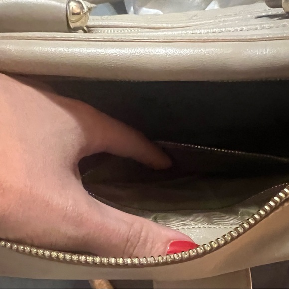 Authentic Cream Burberry Leather Manor Bag - Picture 10 of 10